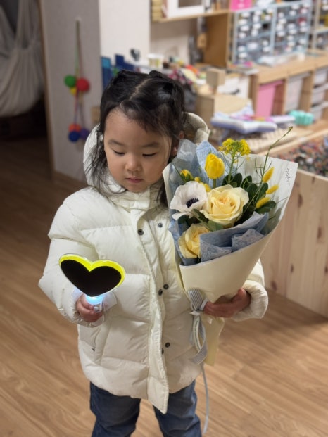 꽃라일린 이미지