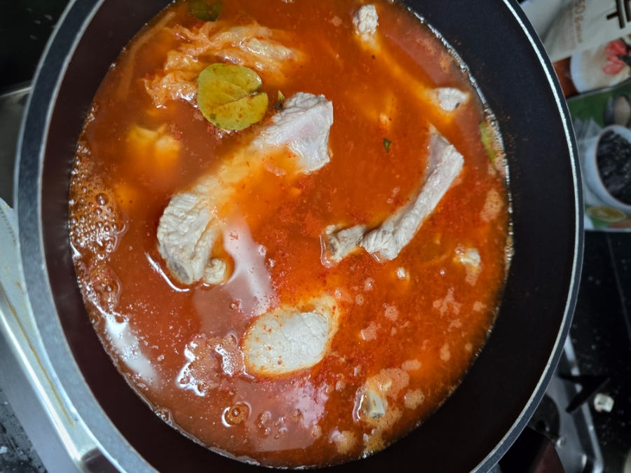 설레인우 고색점 이미지