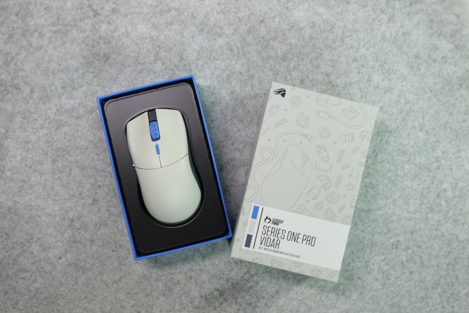 글로리어스 SERIES ONE PRO (VIDAR BLUE) 유무선 게이밍 마우스 아이패드프로에 사용 이미지 8