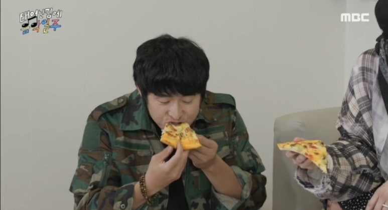 빵위에치즈 이미지