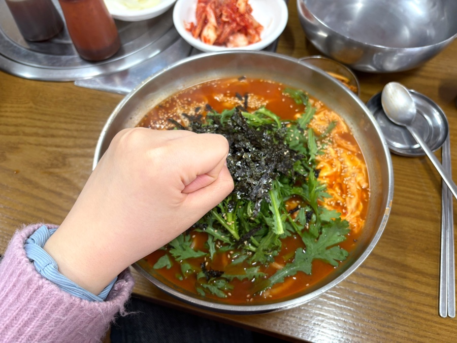 얼큰이 칼국수 이미지