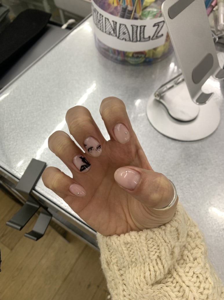 브레쓰네일즈 이미지