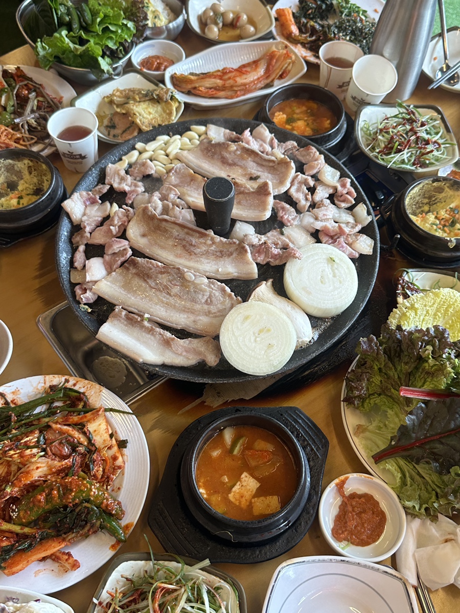 솥뚜껑식당 이미지