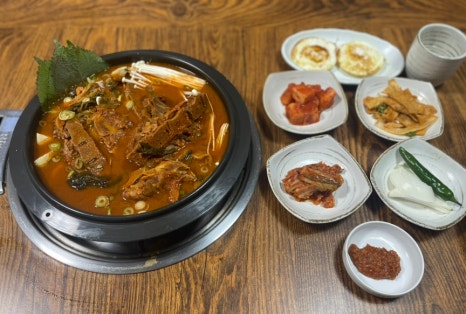 청년감자탕순대국 상무점 이미지