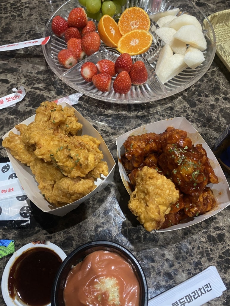 냠냠숯불두마리치킨내서 이미지