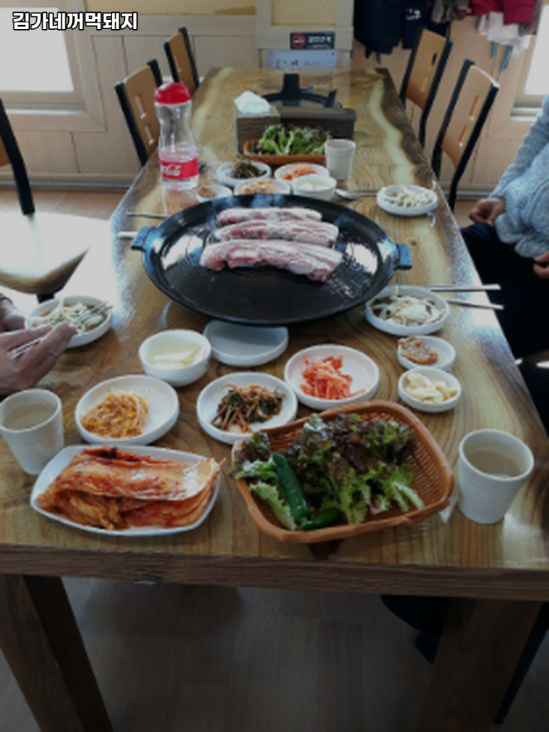 꺼먹돼지집 이미지