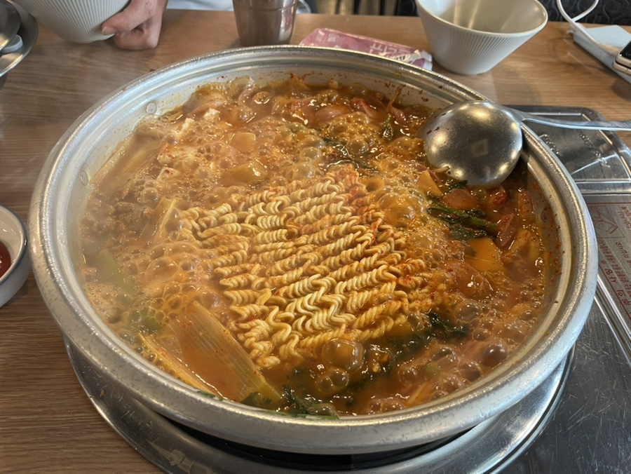 공룡부대찌개 이미지