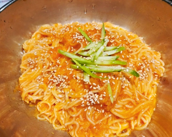 국수먹는꼴뚜기 이미지