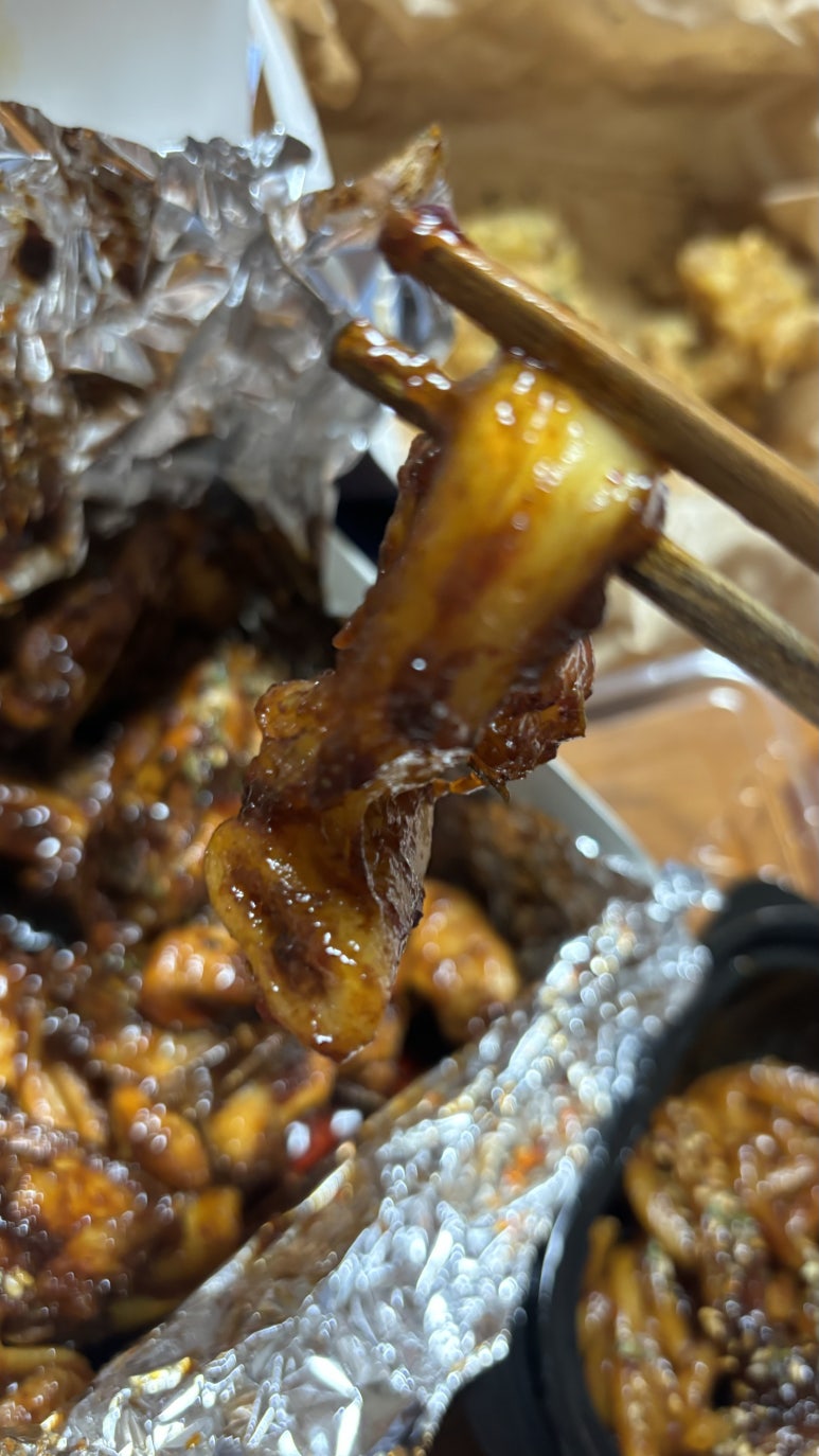 찐불이찐숯불두마리치킨 이미지