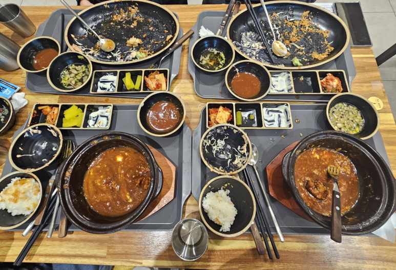 용감한 식당 수영점 이미지