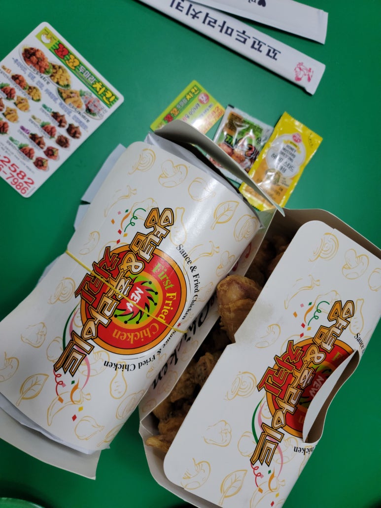 꼬꼬두마리치킨 이미지