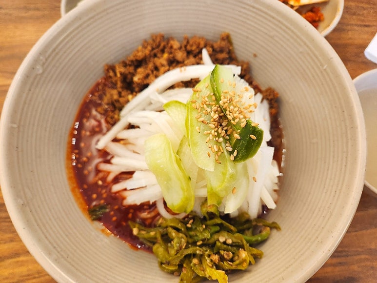 꽈리칼국수 이미지