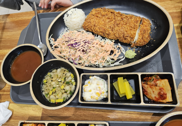 용감한 식당 수영점 이미지