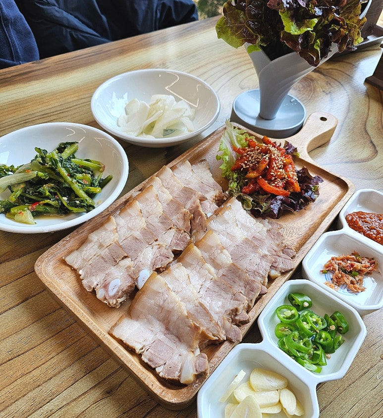 참나무도토리막국수 이미지