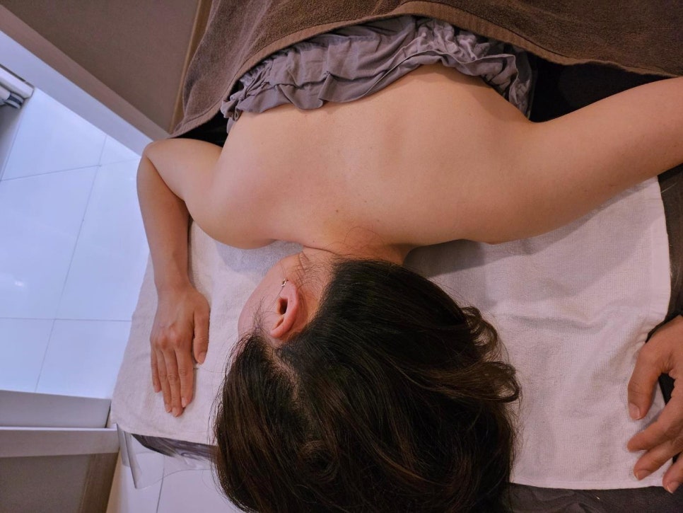 바른체형 작은얼굴 이미지