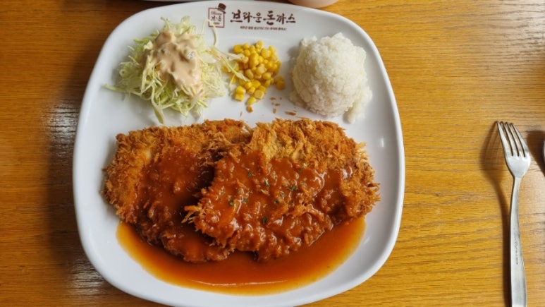 브라운돈까스 이미지