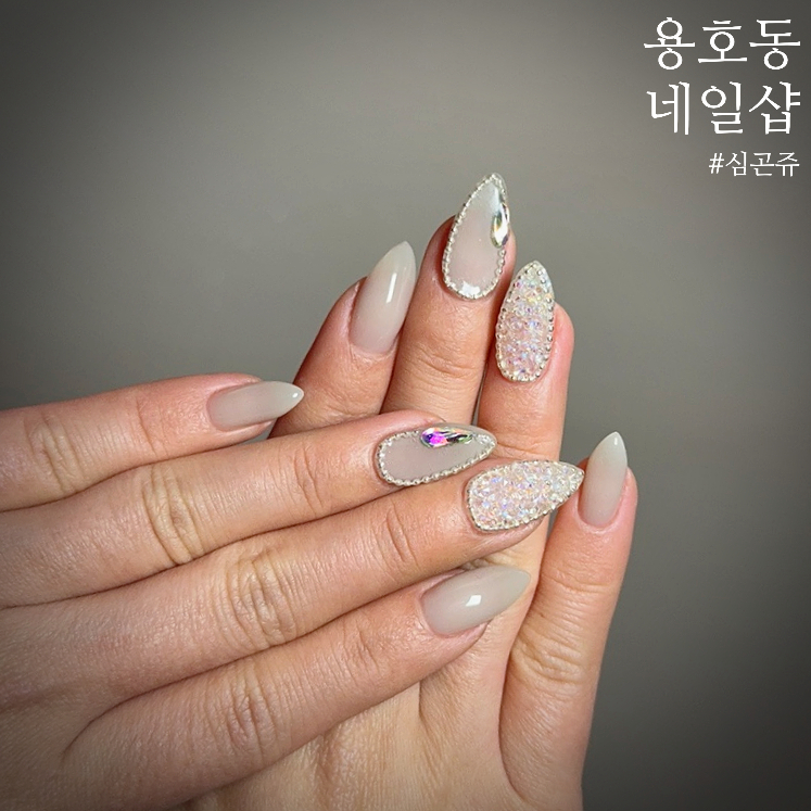 아무네일 속눈썹 이미지