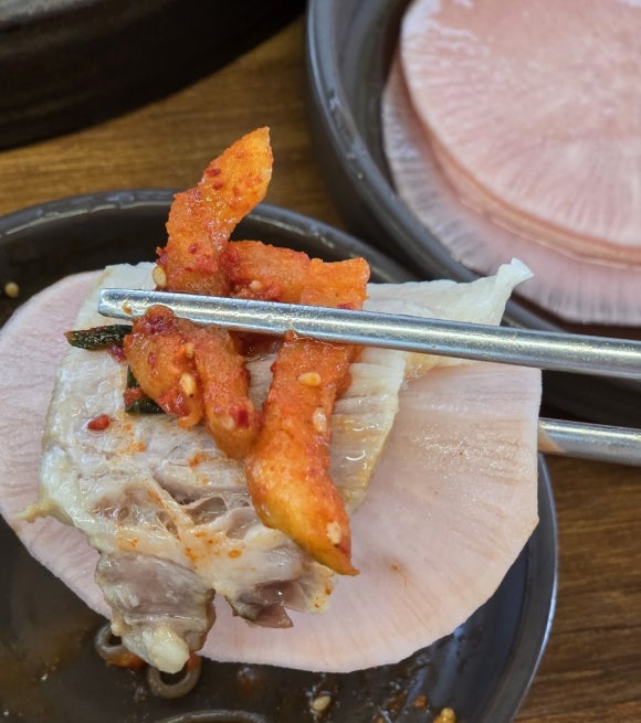 항아리보쌈돌돌이김치 이미지