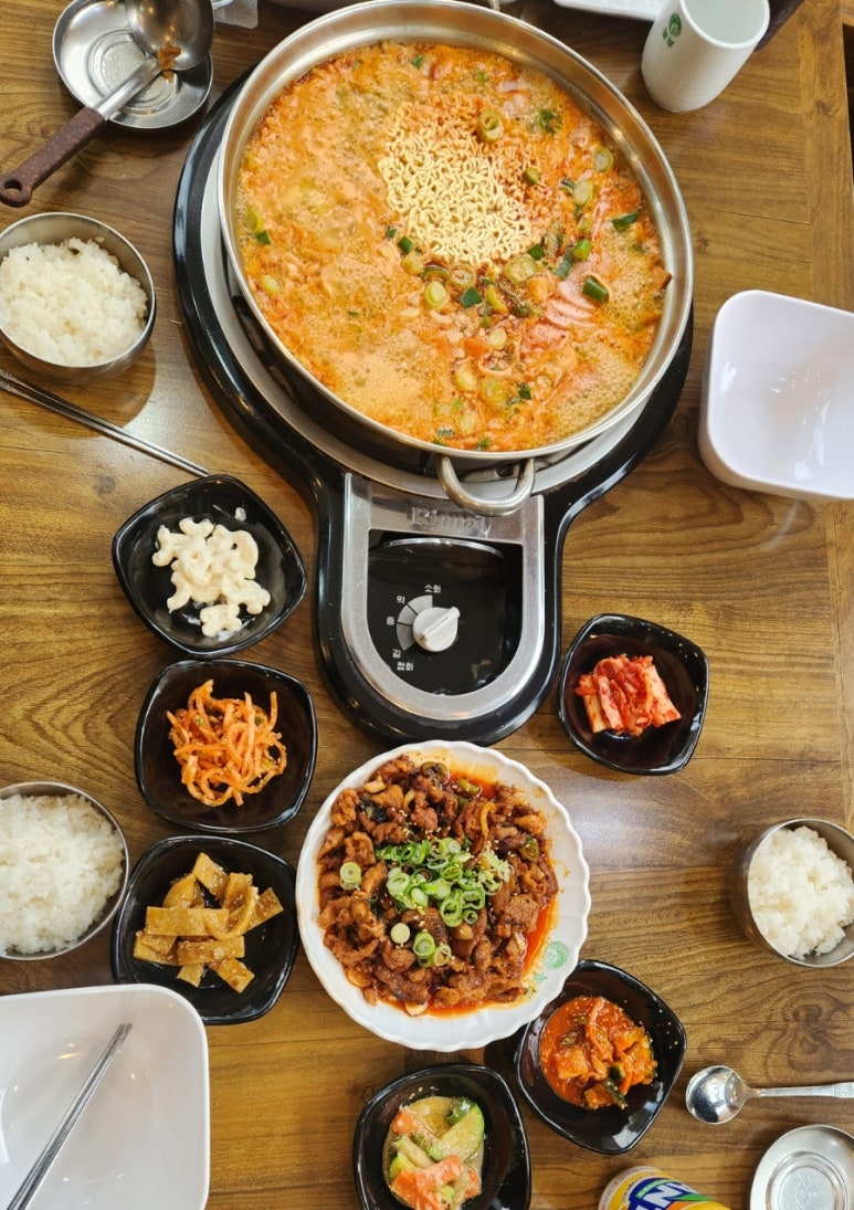 놀부보쌈;부대찌개창원내서점 이미지