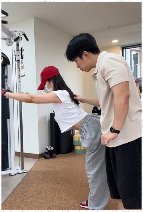 모던휘트니스 이미지