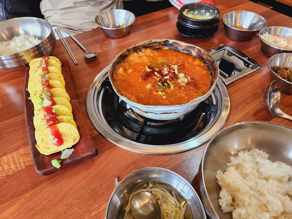 돼지듬뿍진짜김치찌개 이미지
