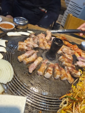 탄현 솥뚜껑 삼겹살 이미지