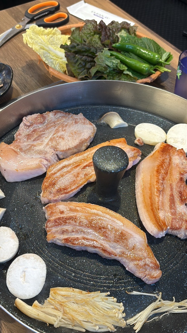 동산 솥뚜껑삼겹살 이미지