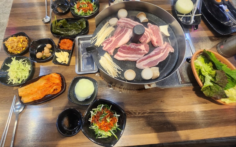 동산 솥뚜껑삼겹살 이미지