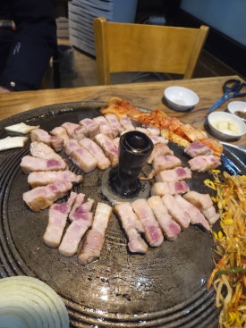 탄현 솥뚜껑 삼겹살 이미지