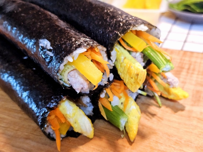 봄 꽃길김밥 이미지