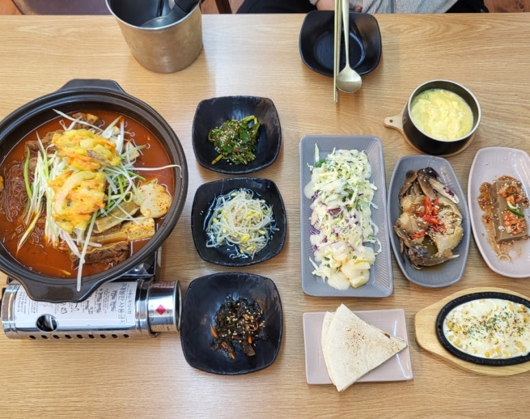 홍칼라소갈비찜 이미지