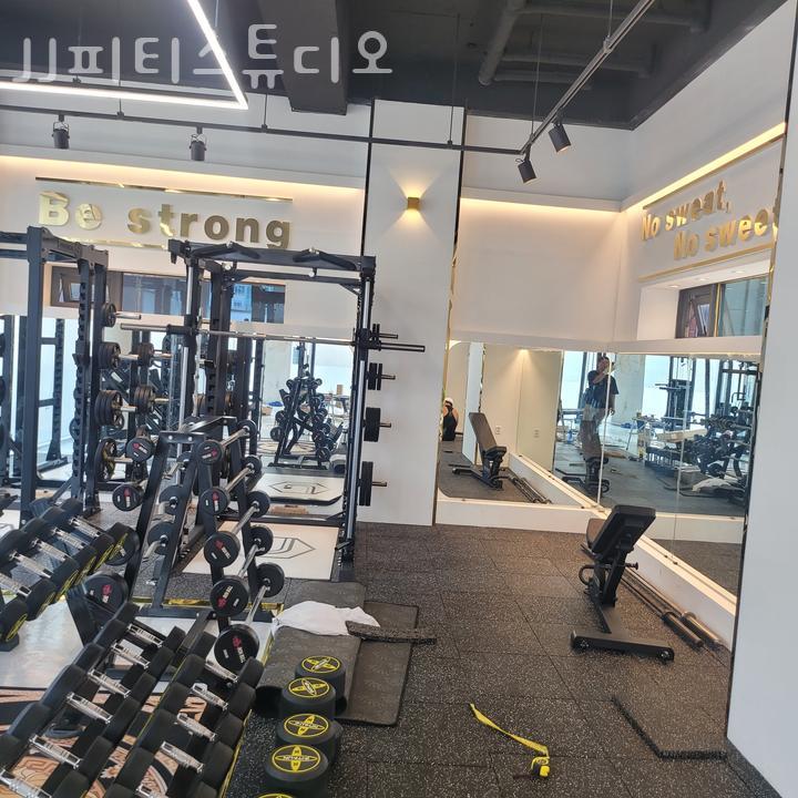 헬스장 이미지
