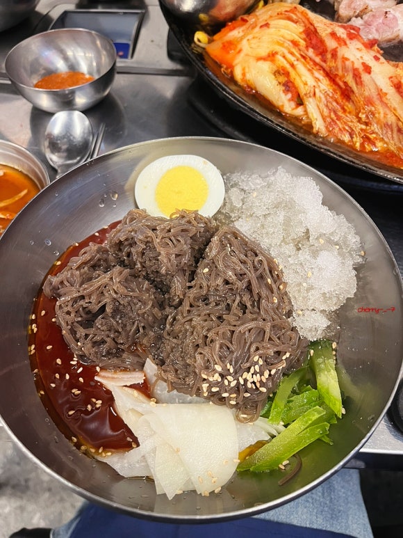 동두천솥뚜껑삼겹살 안양일번가점 이미지