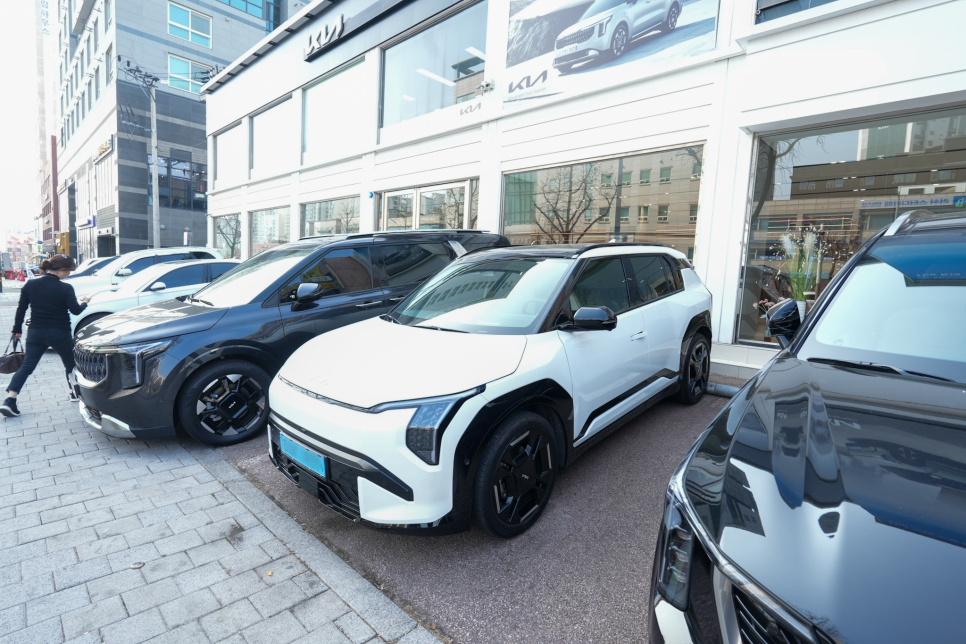 기아자동차 전기차(전동화 세단)더 기아 EV4(The Kia EV4) 오늘 부터 계약시작 가격은? 이미지 11