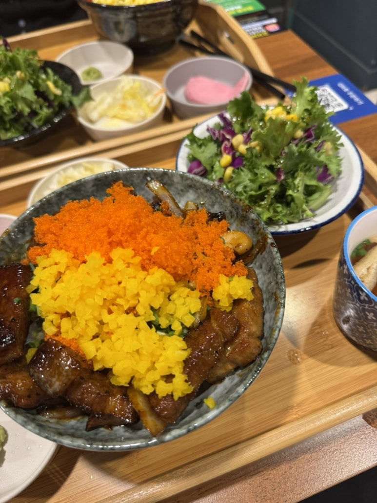 고기가득덮밥 이미지