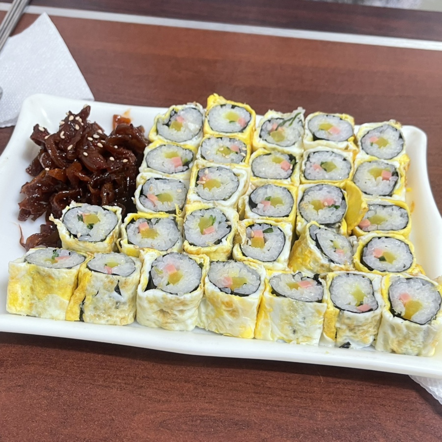 짠지계란말이김밥 이미지