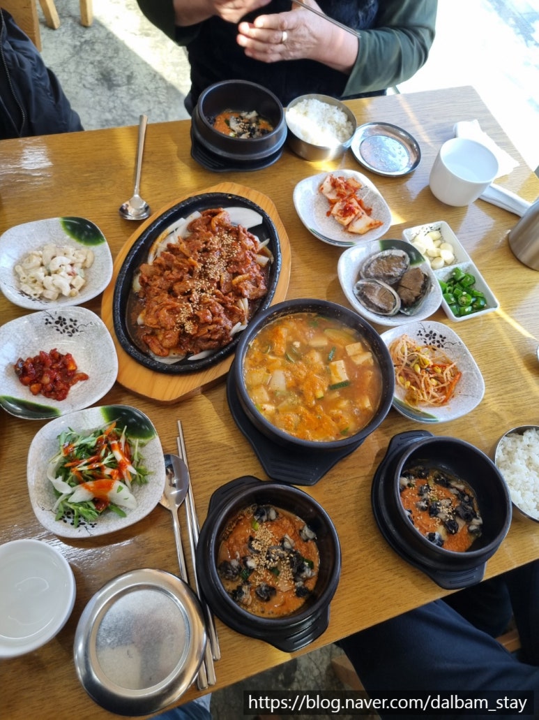우렁쌈밥 이미지