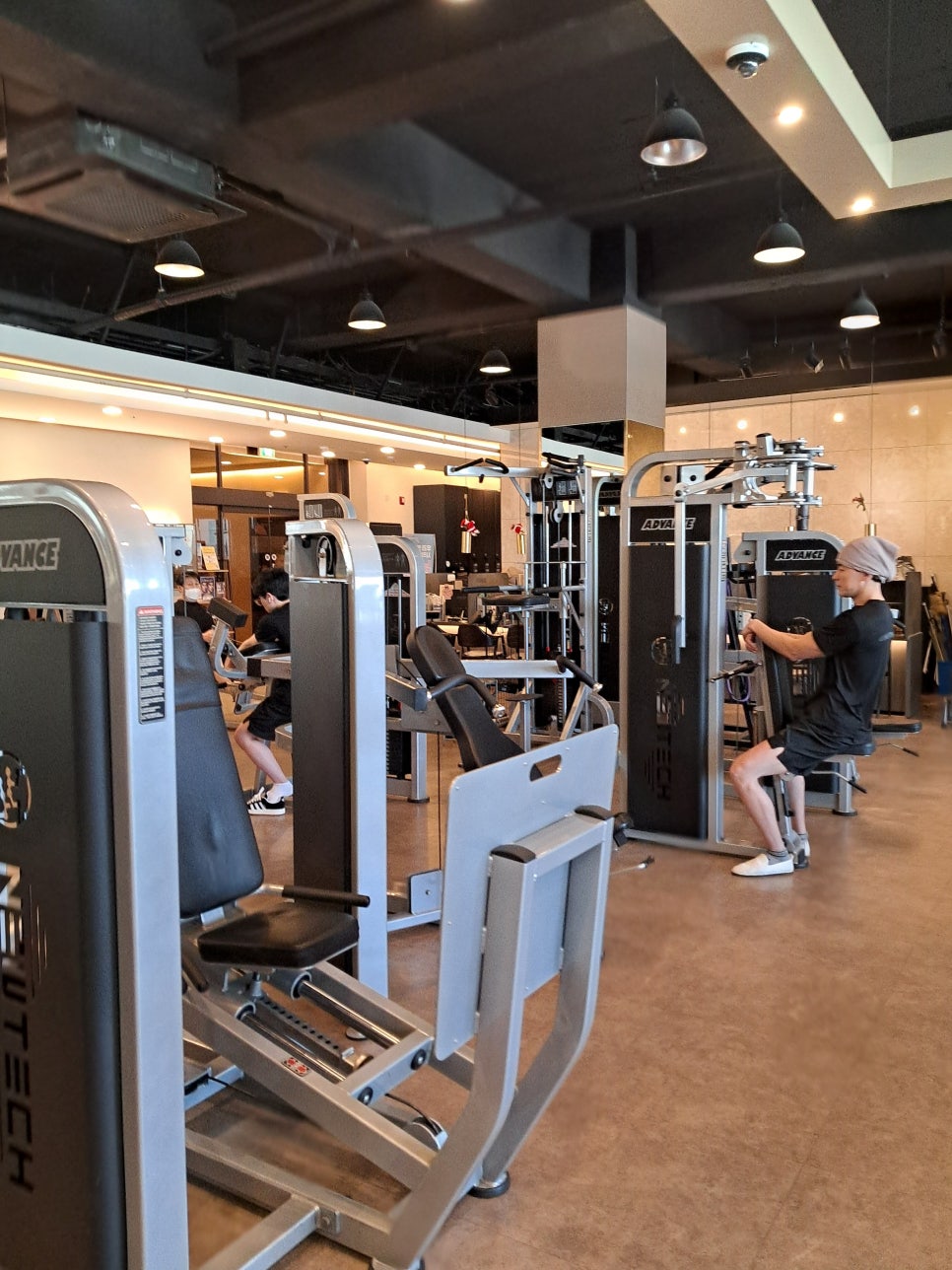 인어스휘트니스 이미지