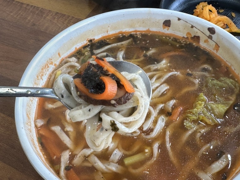 호두네칼국수 이미지