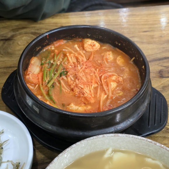 팔미낙지한마리수제비 이미지