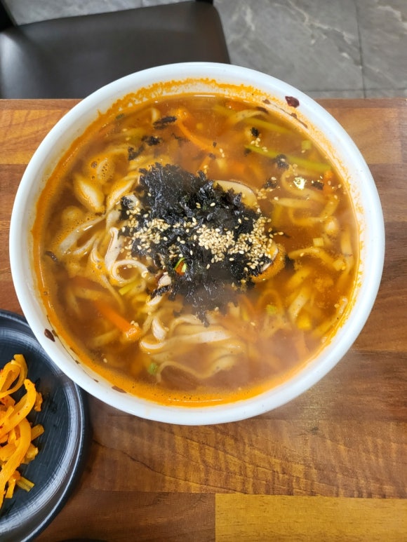 호두네칼국수 이미지