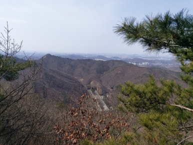 태을봉과 주변 봉우리 이미지