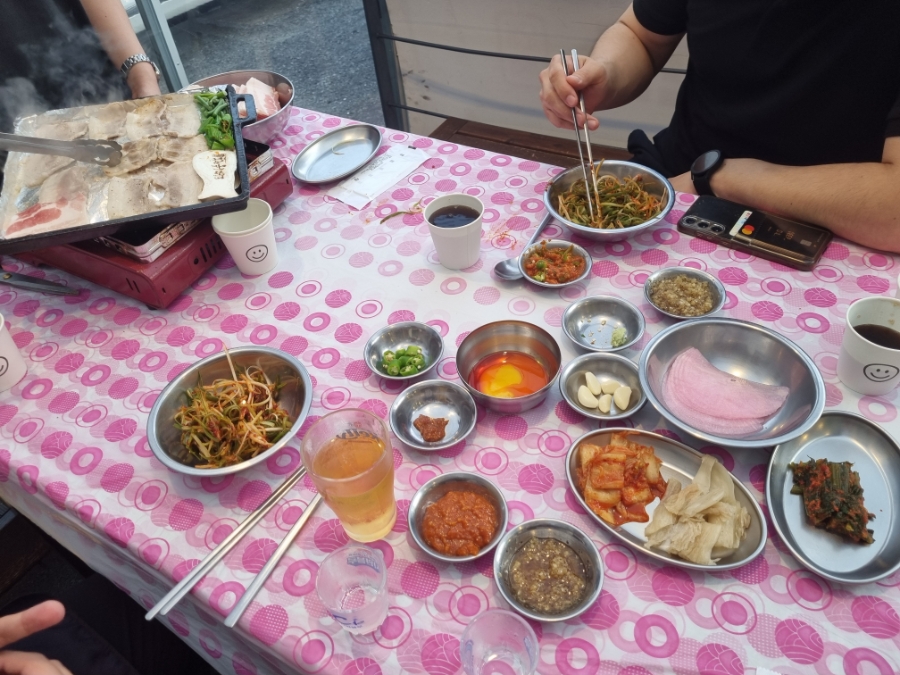 돼지충전소 이미지
