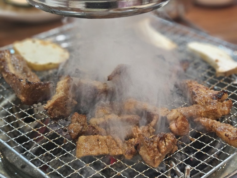 돼장금숯불양념돼지갈비 이미지