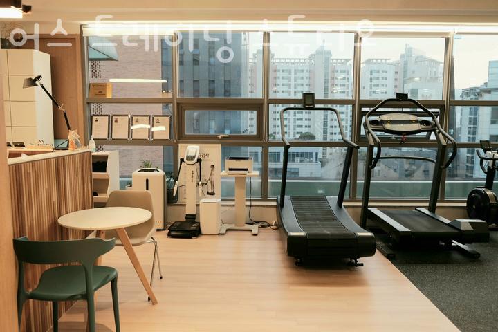 어스트레이닝스튜디오 이미지
