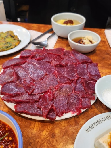 향촌동생고기육회 이미지