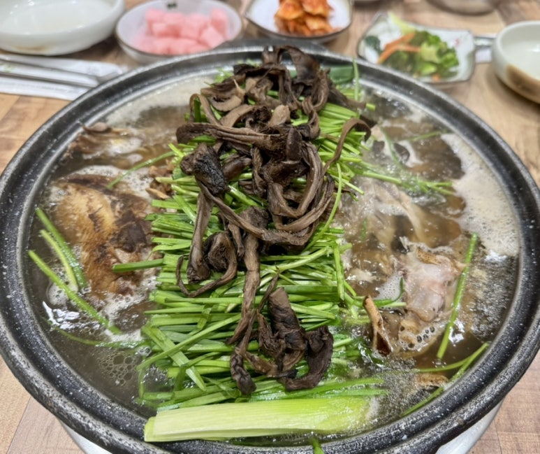 올능이능이버섯백숙 이미지