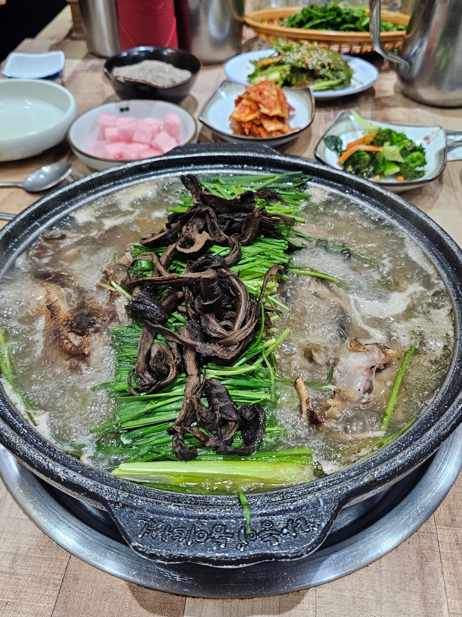 올능이능이버섯백숙 이미지