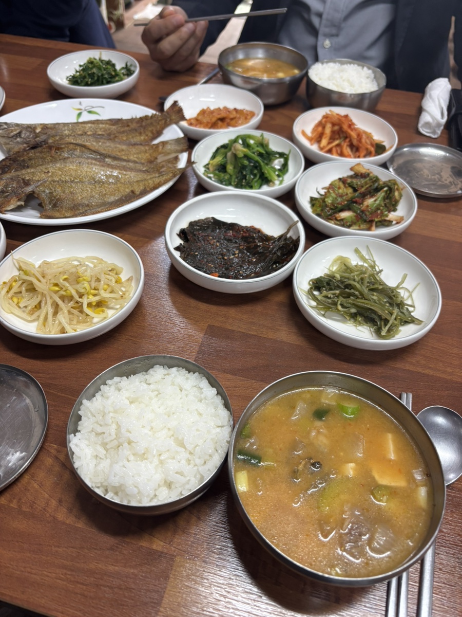 삼진한정식 이미지