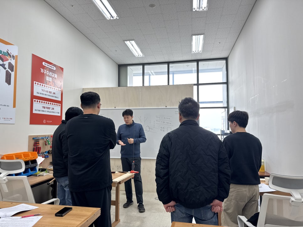 가구를고치는사람들 이미지